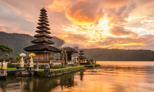 16027396-pura-ulun-danu-bratan-bali[1]